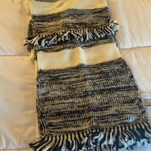 I have a Black and Cream scarf with fringes on the end it’s very soft!!!